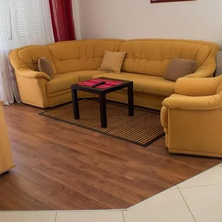 Appartement In With Terrace, Air Conditioning, Wifi, Washing Machine