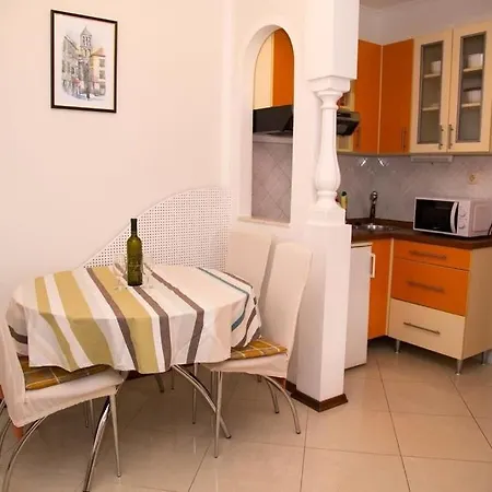 In With Terrace, Air Conditioning, Wifi, Washing Machine *