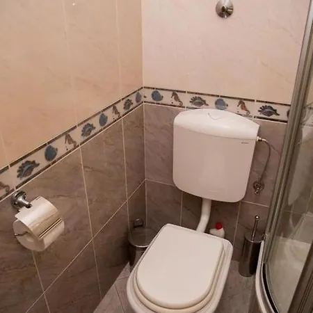 Appartement In With Terrace, Air Conditioning, Wifi, Washing Machine