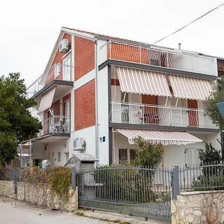 Appartement In With Terrace, Air Conditioning, Wifi, Washing Machine *
