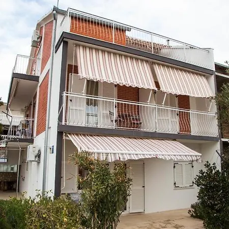 In With Terrace, Air Conditioning, Wifi, Washing Machine